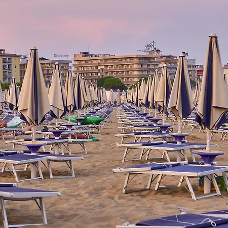 In With Private Garden Villa Bibione